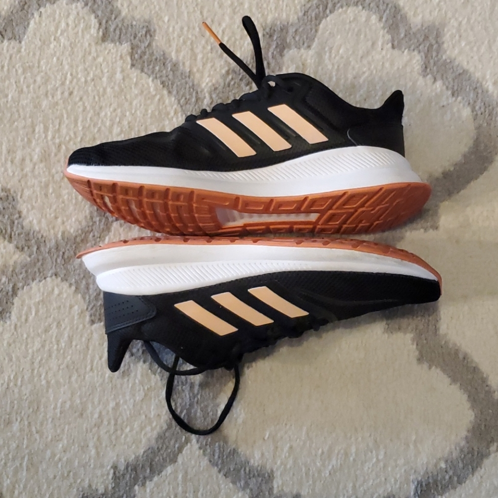 Women’s Adidas running shoe/ size 6